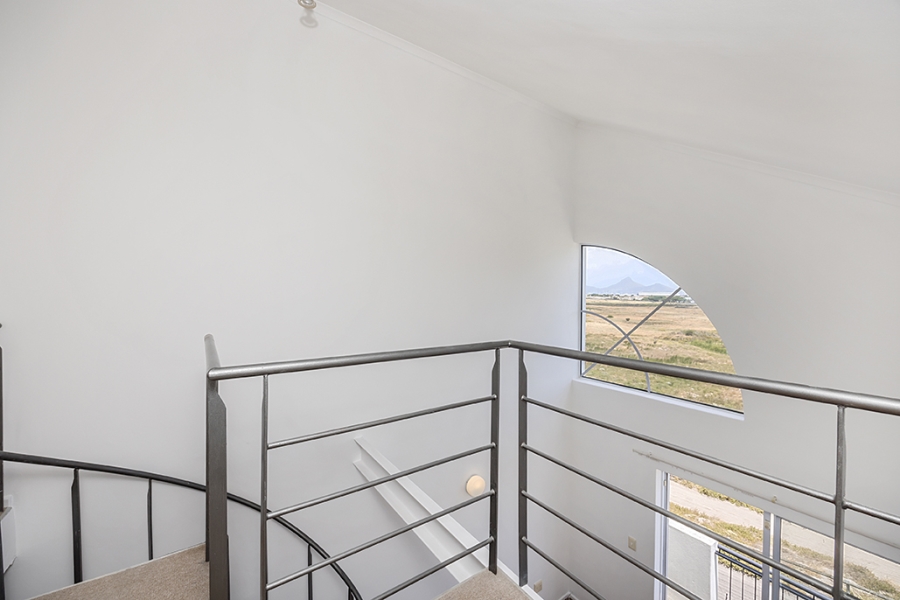 1 Bedroom Property for Sale in Sandown Western Cape